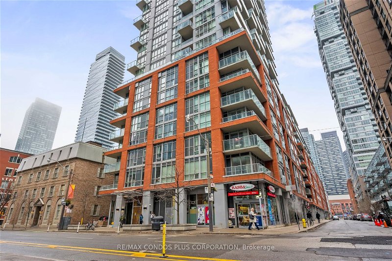 126 Simcoe St, unit 1806 for rent - image #1