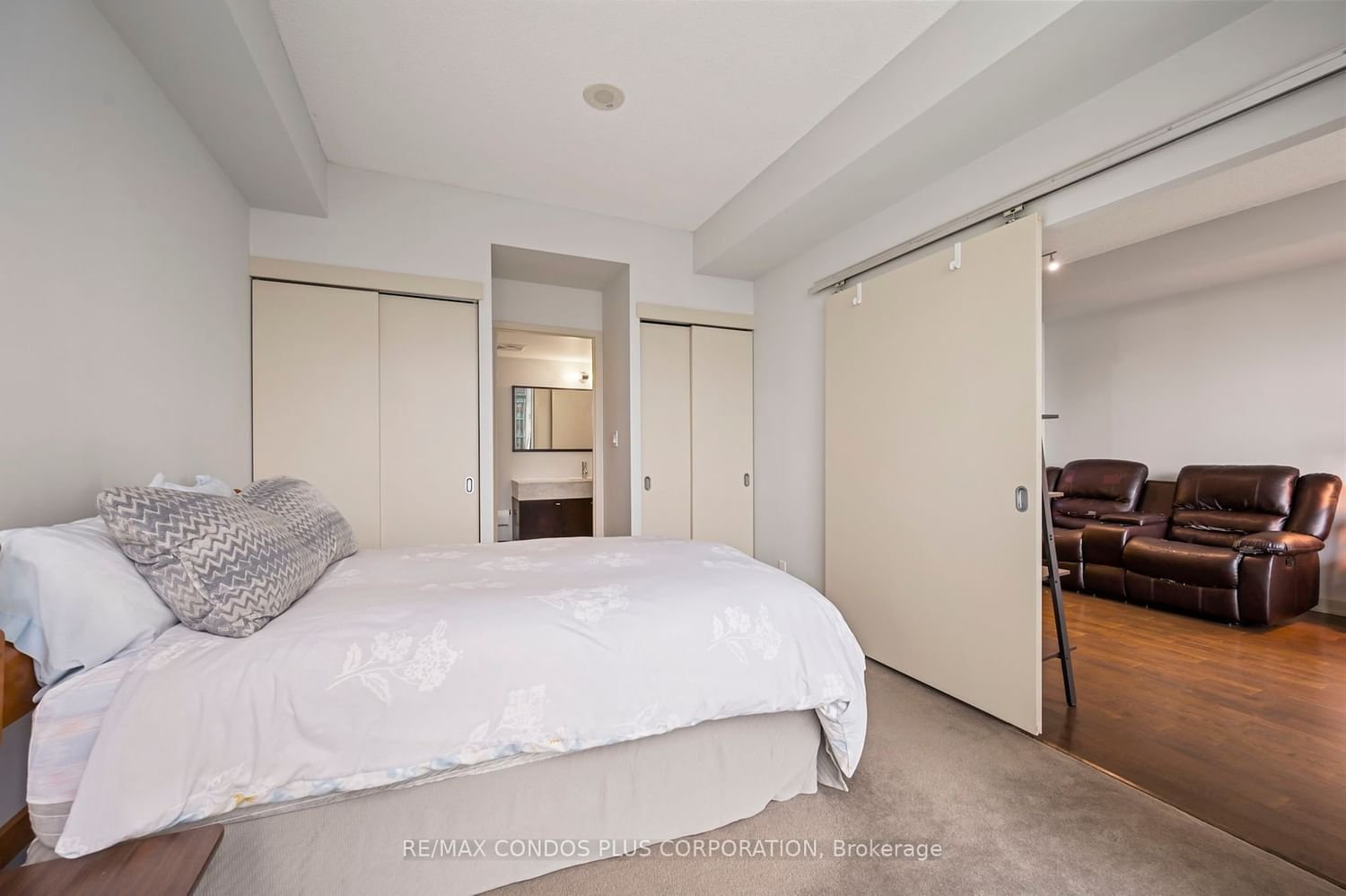 126 Simcoe St, unit 1806 for rent - image #14