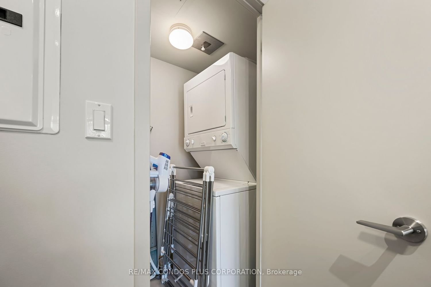 126 Simcoe St, unit 1806 for rent - image #21
