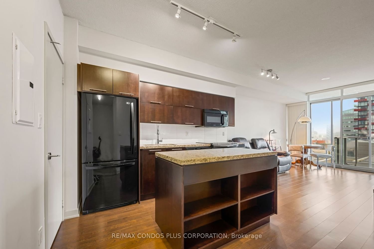 126 Simcoe St, unit 1806 for rent - image #5