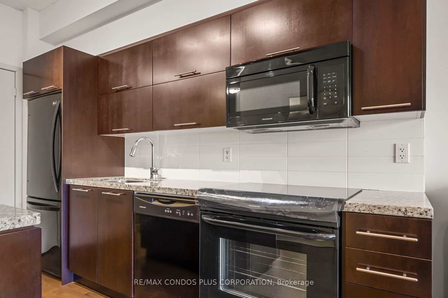 126 Simcoe St, unit 1806 for rent - image #7