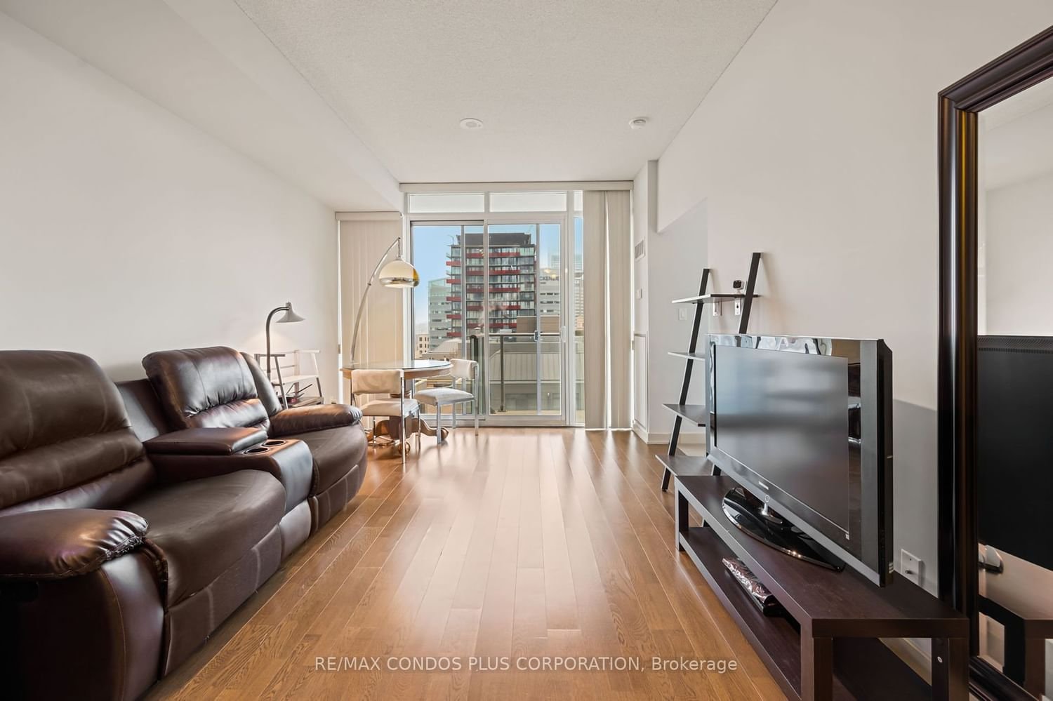 126 Simcoe St, unit 1806 for rent - image #8