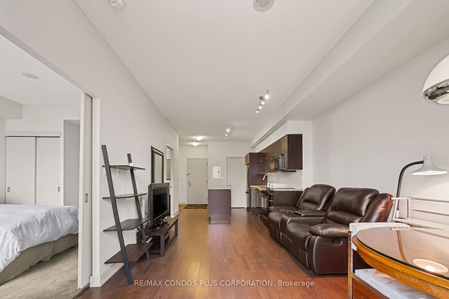 126 Simcoe St, unit 1806 for rent - image #9
