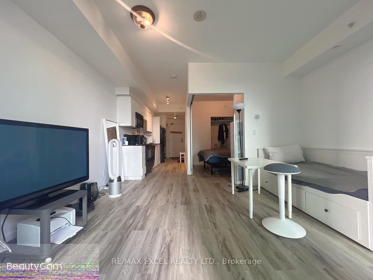 150 East Liberty St, unit 1110 for rent - image #4