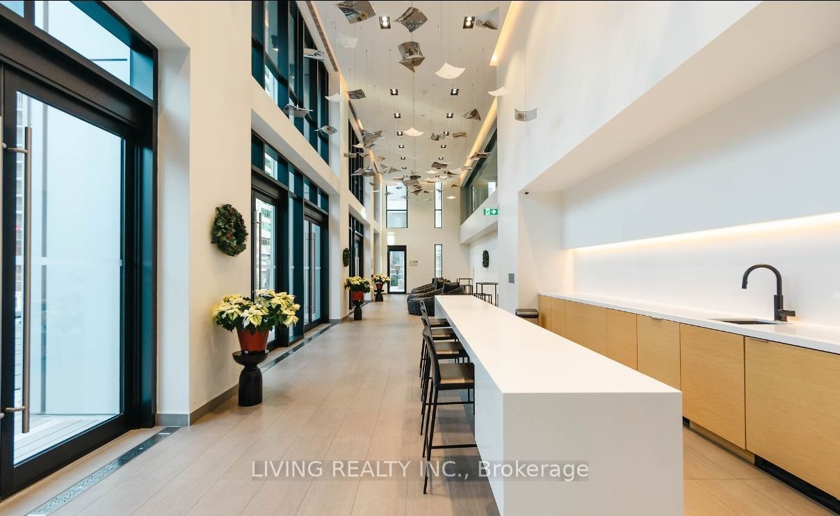 1 Yorkville Ave, unit 5010 for rent - image #2
