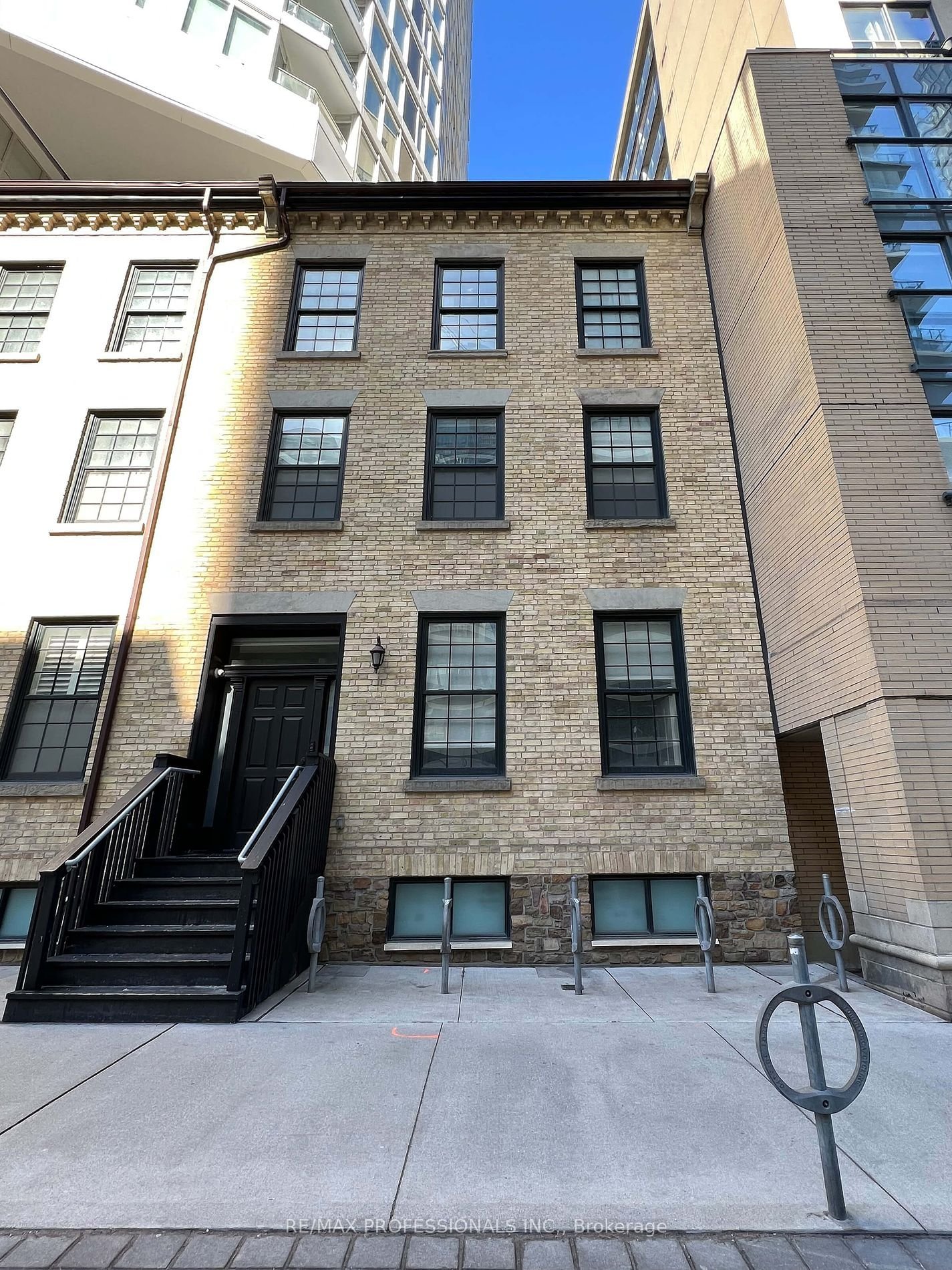 68 Shuter St, unit Th2 for rent - image #27