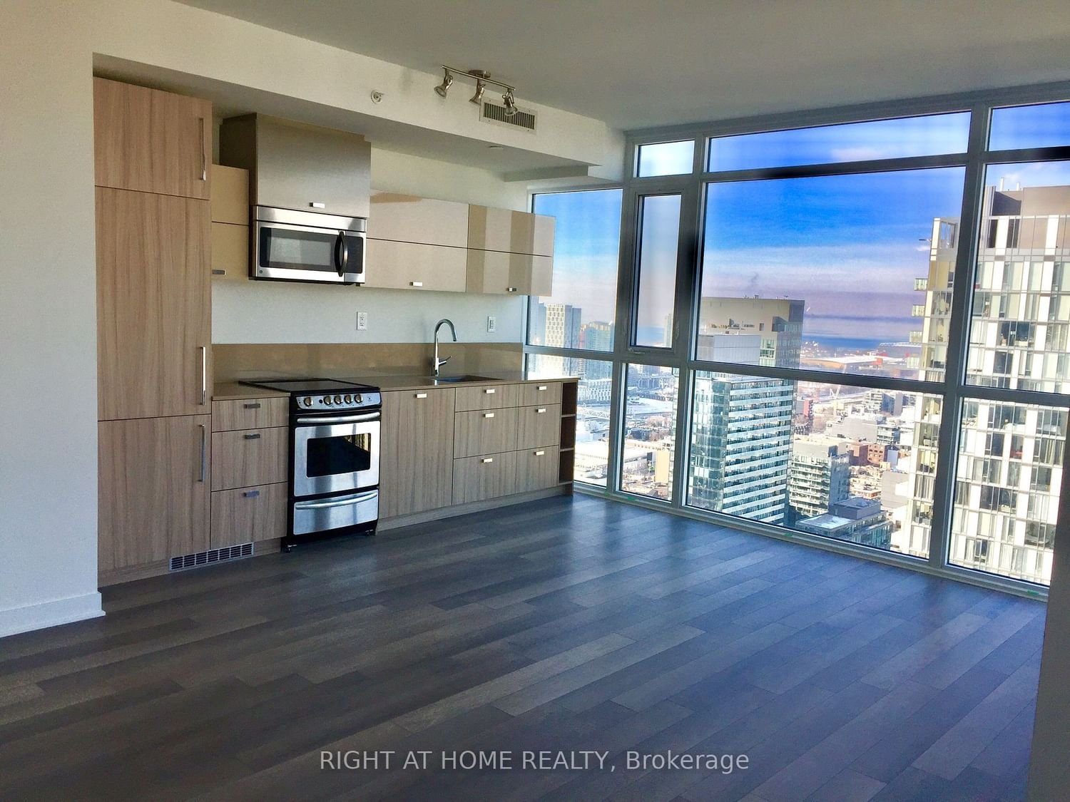 290 Adelaide St W, unit 3904 for sale - image #2