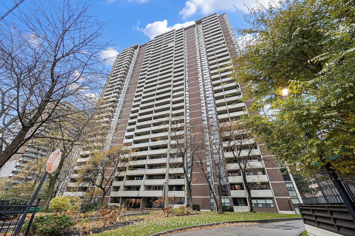 40 Homewood Ave, unit 709 for rent - image #20