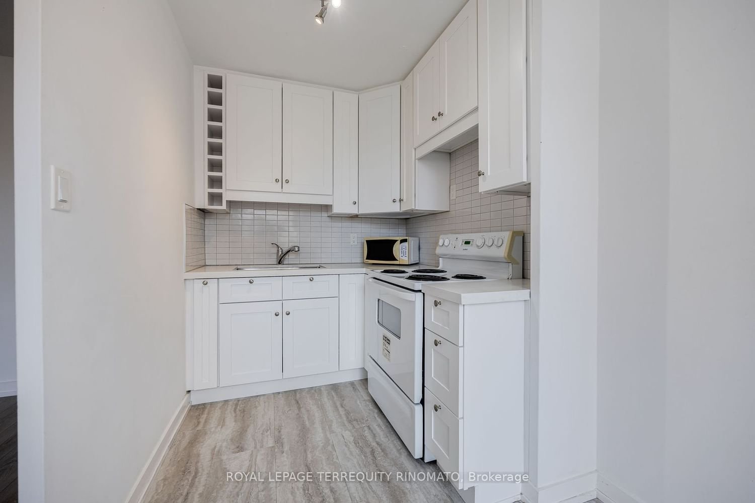 40 Homewood Ave, unit 709 for rent - image #6