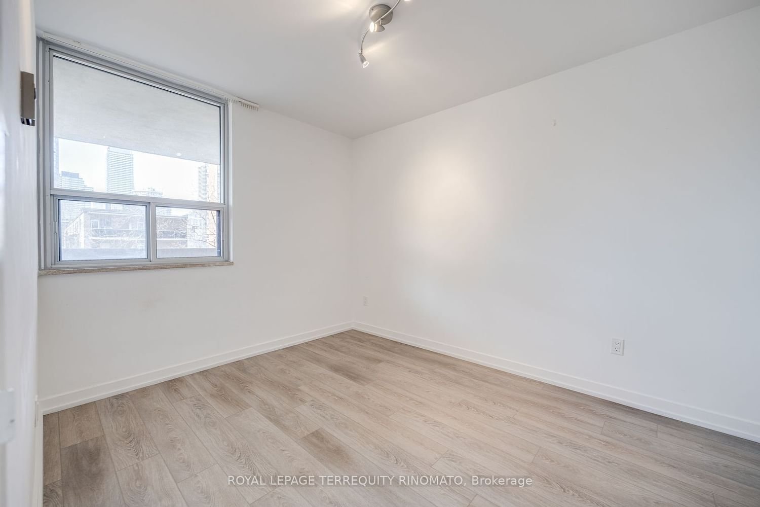 40 Homewood Ave, unit 709 for rent - image #8