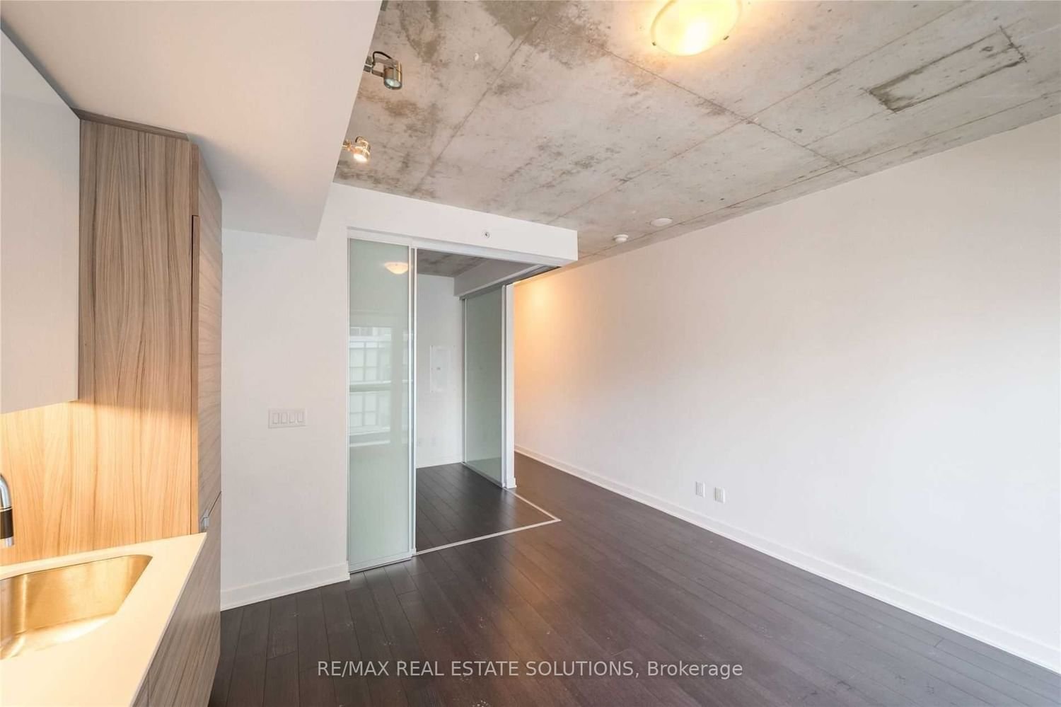 210 Simcoe St, unit 1303 for rent - image #4