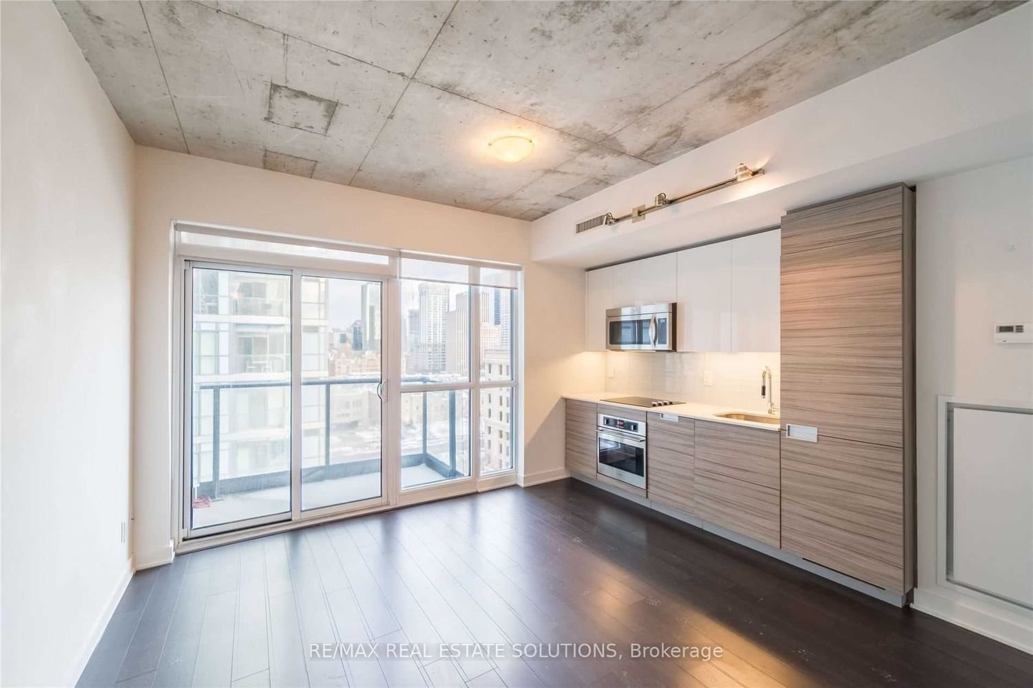 210 Simcoe St, unit 1303 for rent - image #8