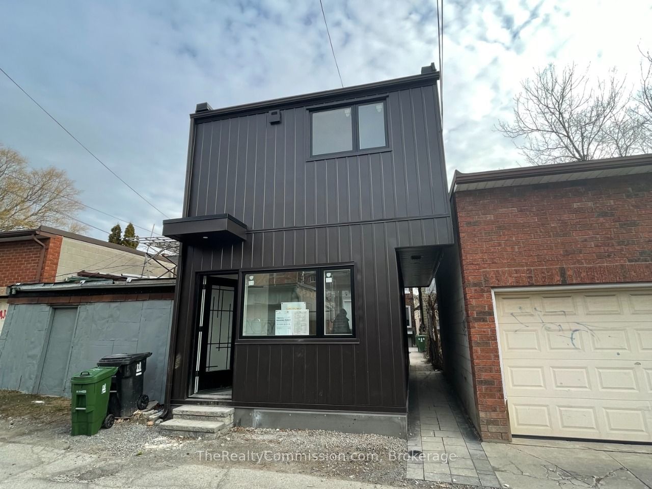 598 Crawford St, unit laneway for rent