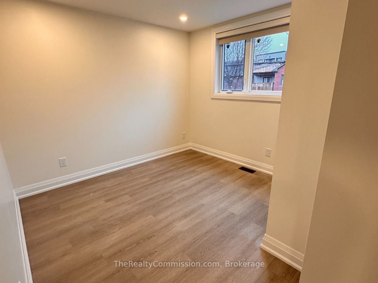 598 Crawford St, unit laneway for rent