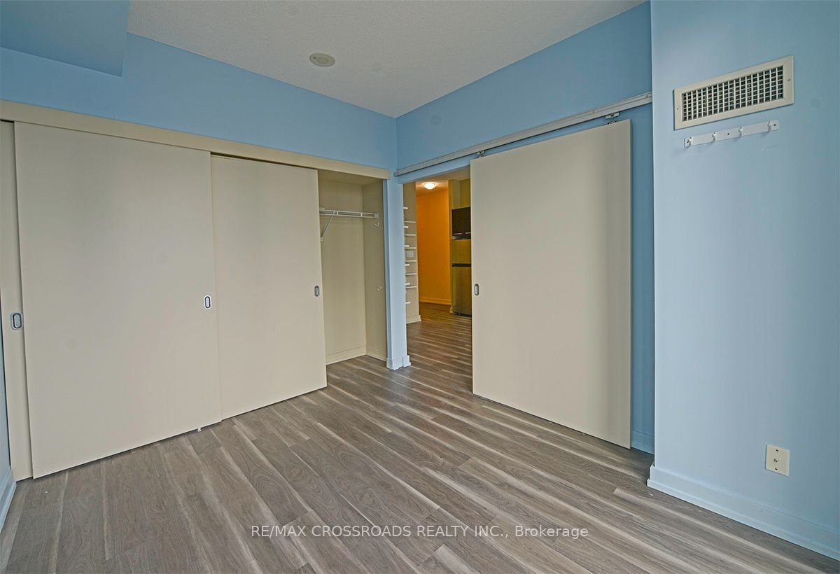 126 Simcoe St, unit 2709 for rent - image #11