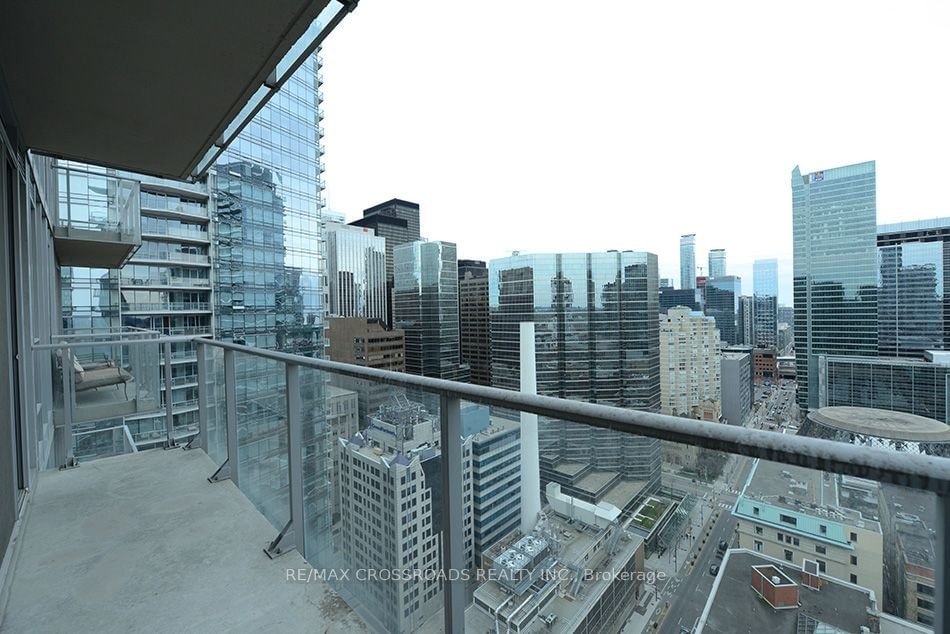 126 Simcoe St, unit 2709 for rent - image #2