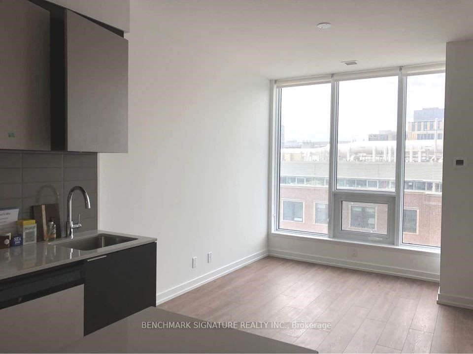 203 College St, unit 605 for rent - image #7