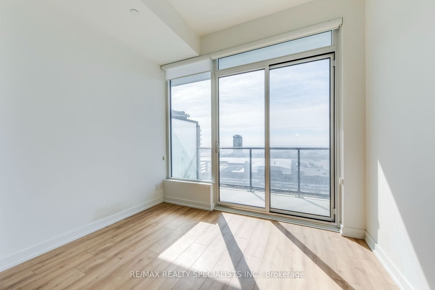 135 East Liberty St, unit 1513 for rent - image #12