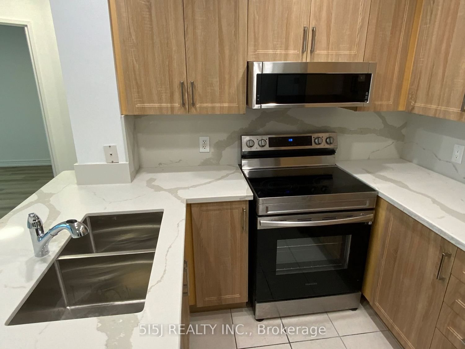 23 Hollywood Ave, unit 3908 for rent - image #5
