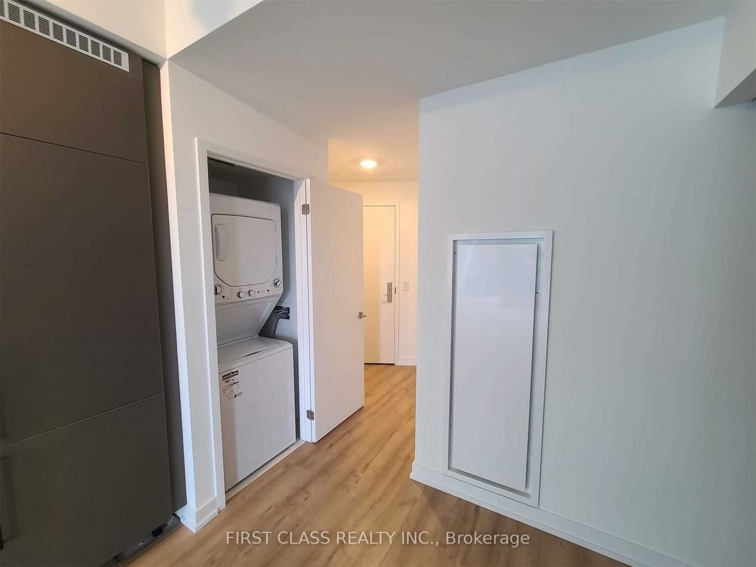 135 East Liberty St, unit 2606 for rent - image #10