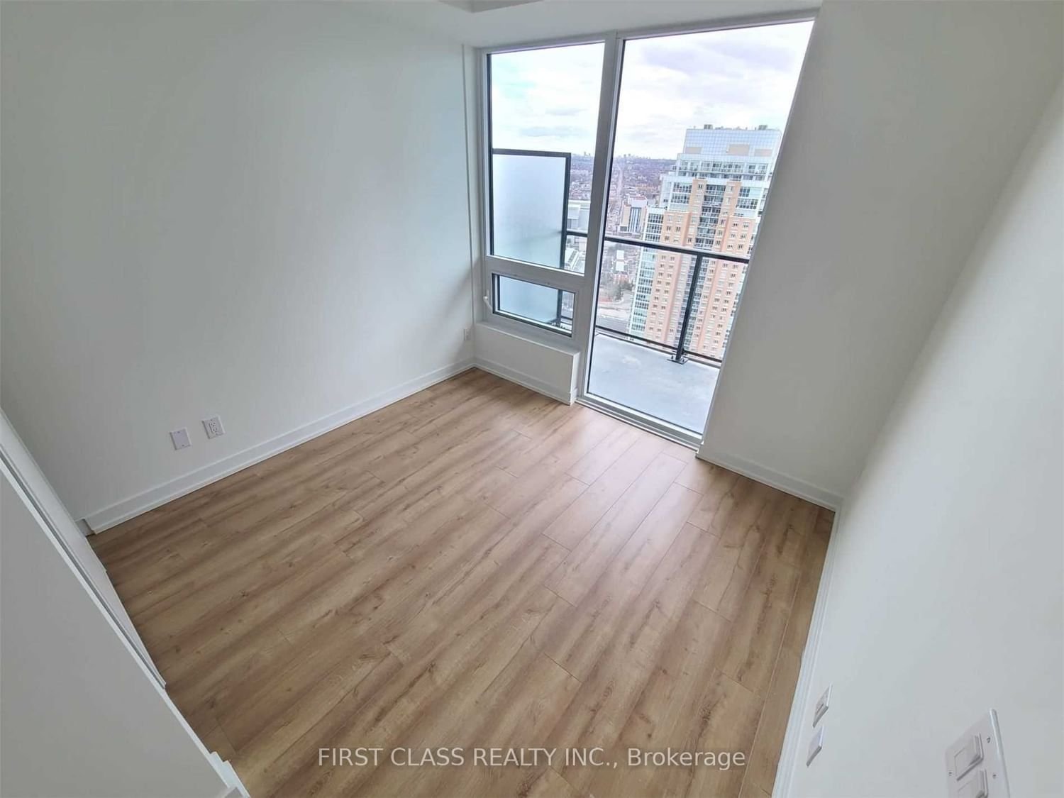 135 East Liberty St, unit 2606 for rent - image #3