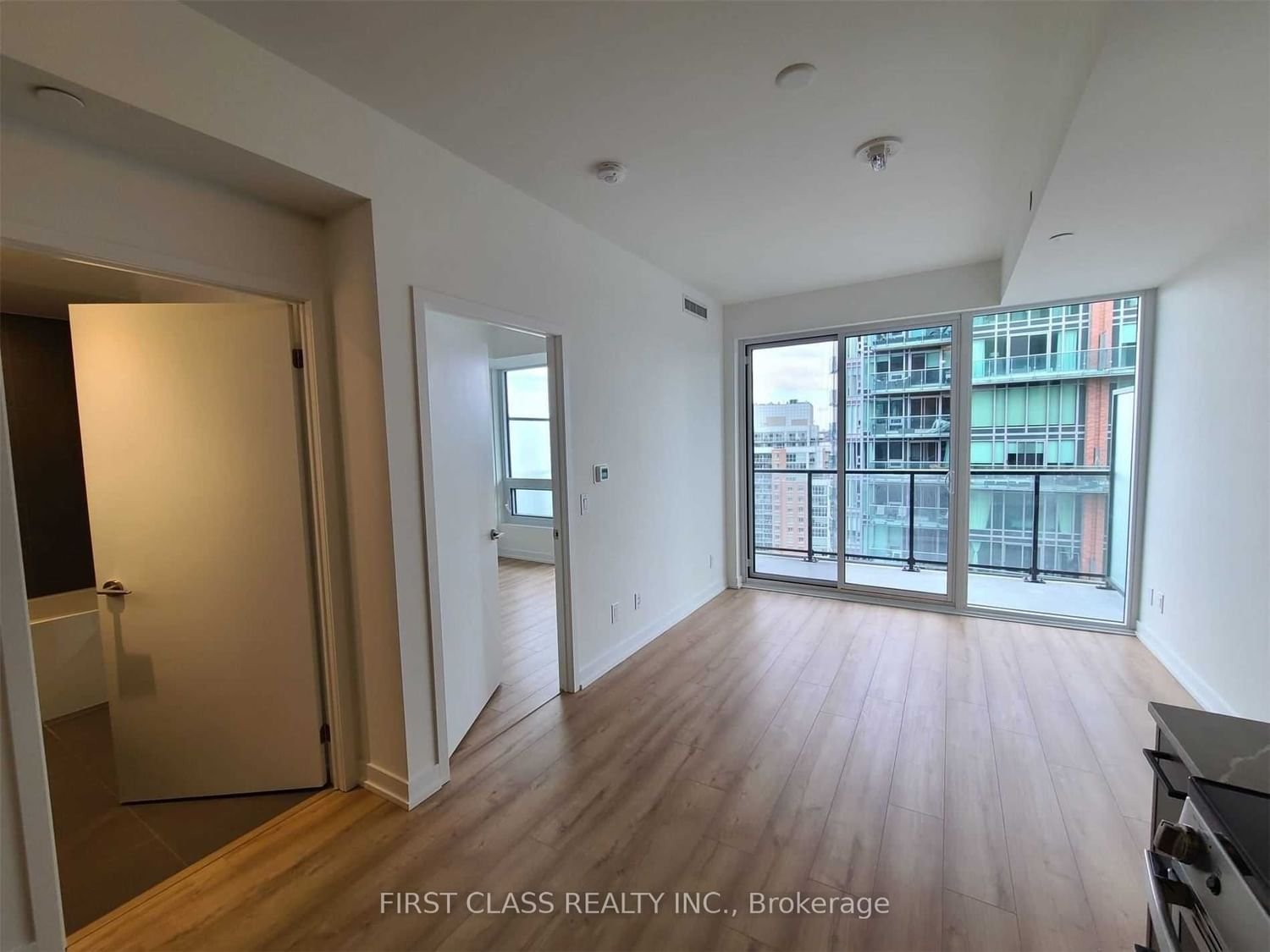 135 East Liberty St, unit 2606 for rent - image #6