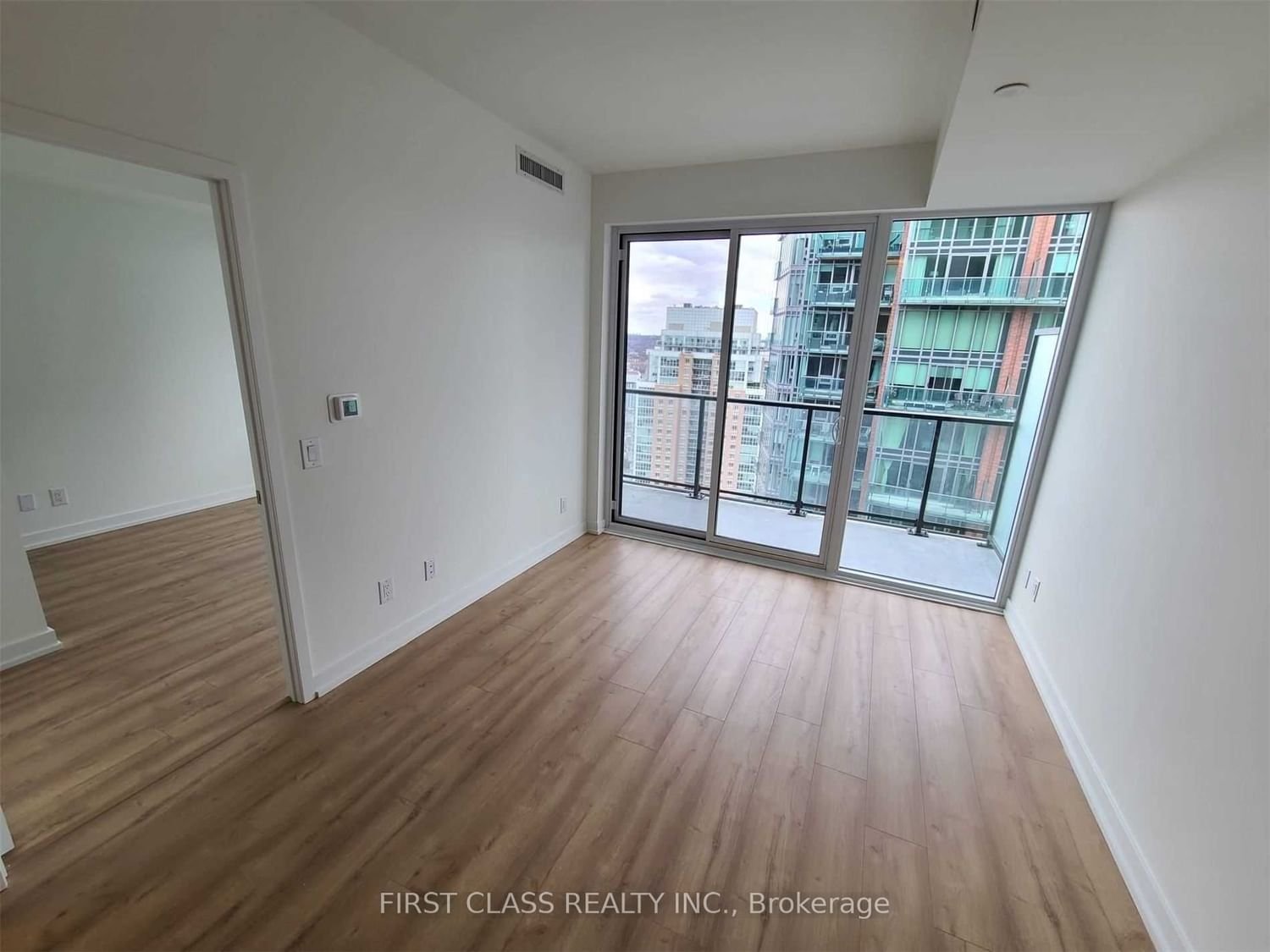 135 East Liberty St, unit 2606 for rent - image #8
