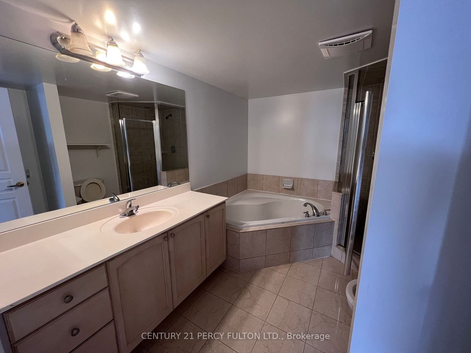 15 Northtown Way, unit 1226 for rent - image #3