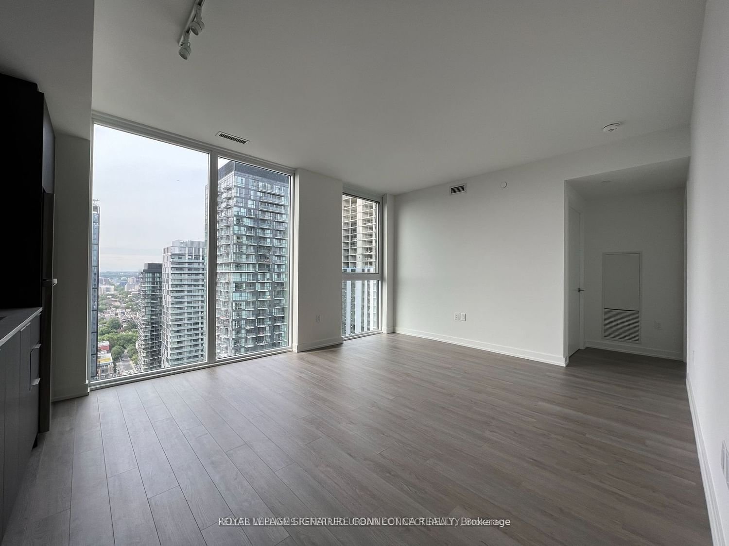 357 King St W, unit 3703 for rent - image #2