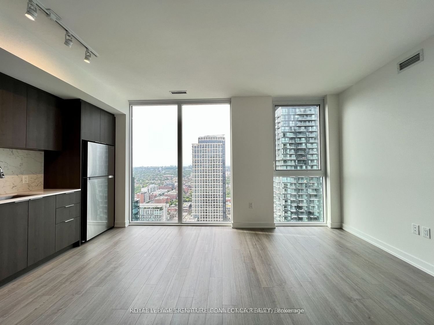 357 King St W, unit 3703 for rent - image #3