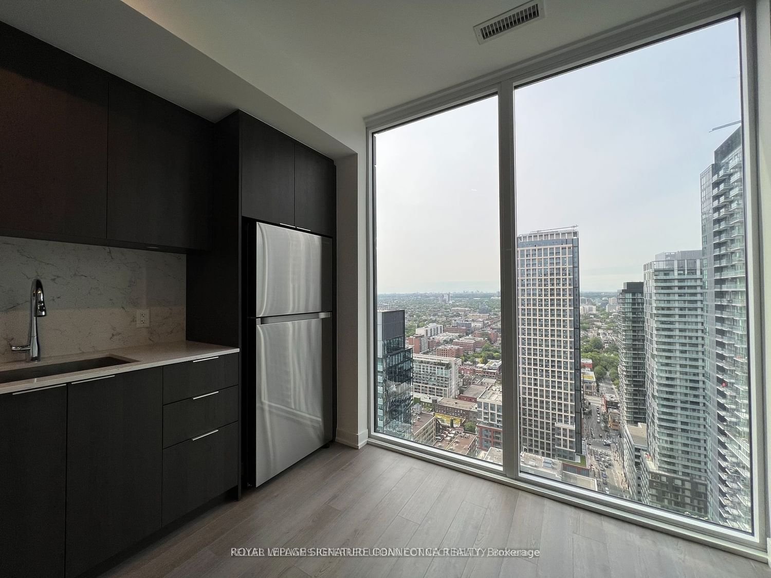 357 King St W, unit 3703 for rent - image #5