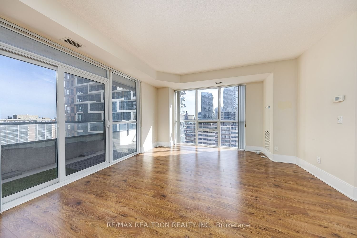 25 Broadway Ave, unit 1307 for sale - image #12