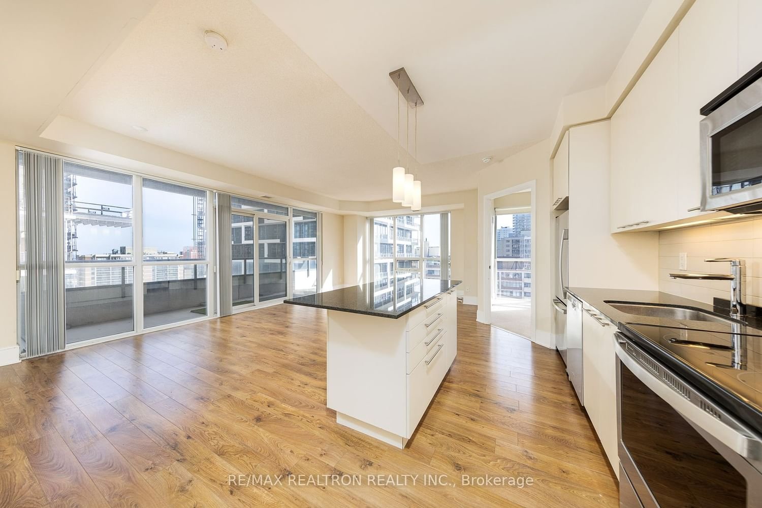 25 Broadway Ave, unit 1307 for sale - image #3