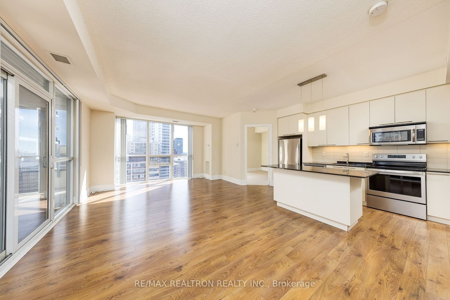 25 Broadway Ave, unit 1307 for sale - image #4