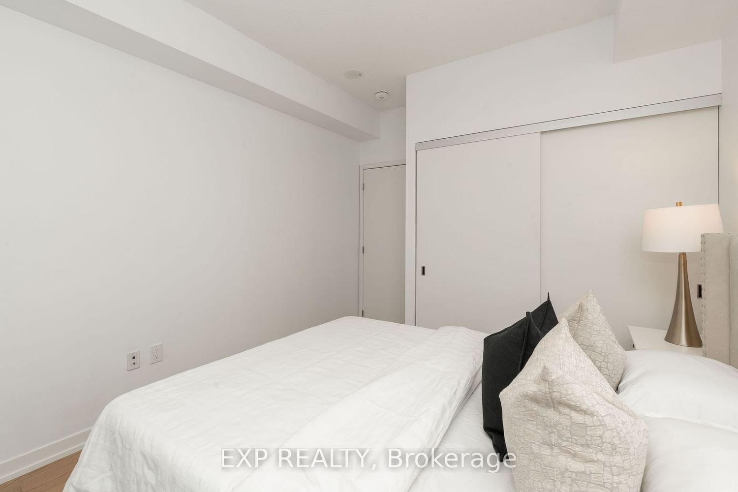15 Lower Jarvis St, unit 813 for sale - image #23