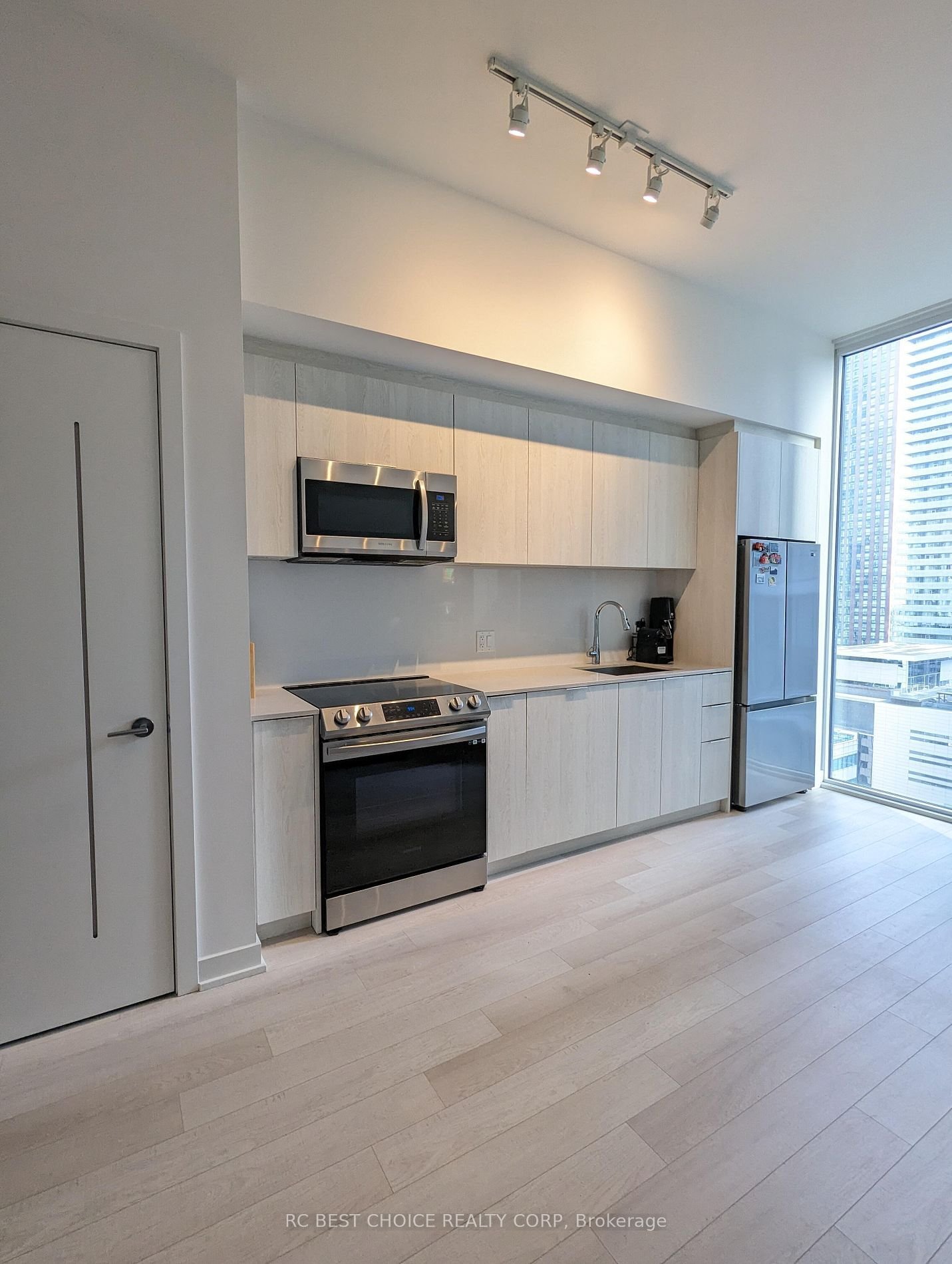 357 King St W, unit 1606 for rent - image #2