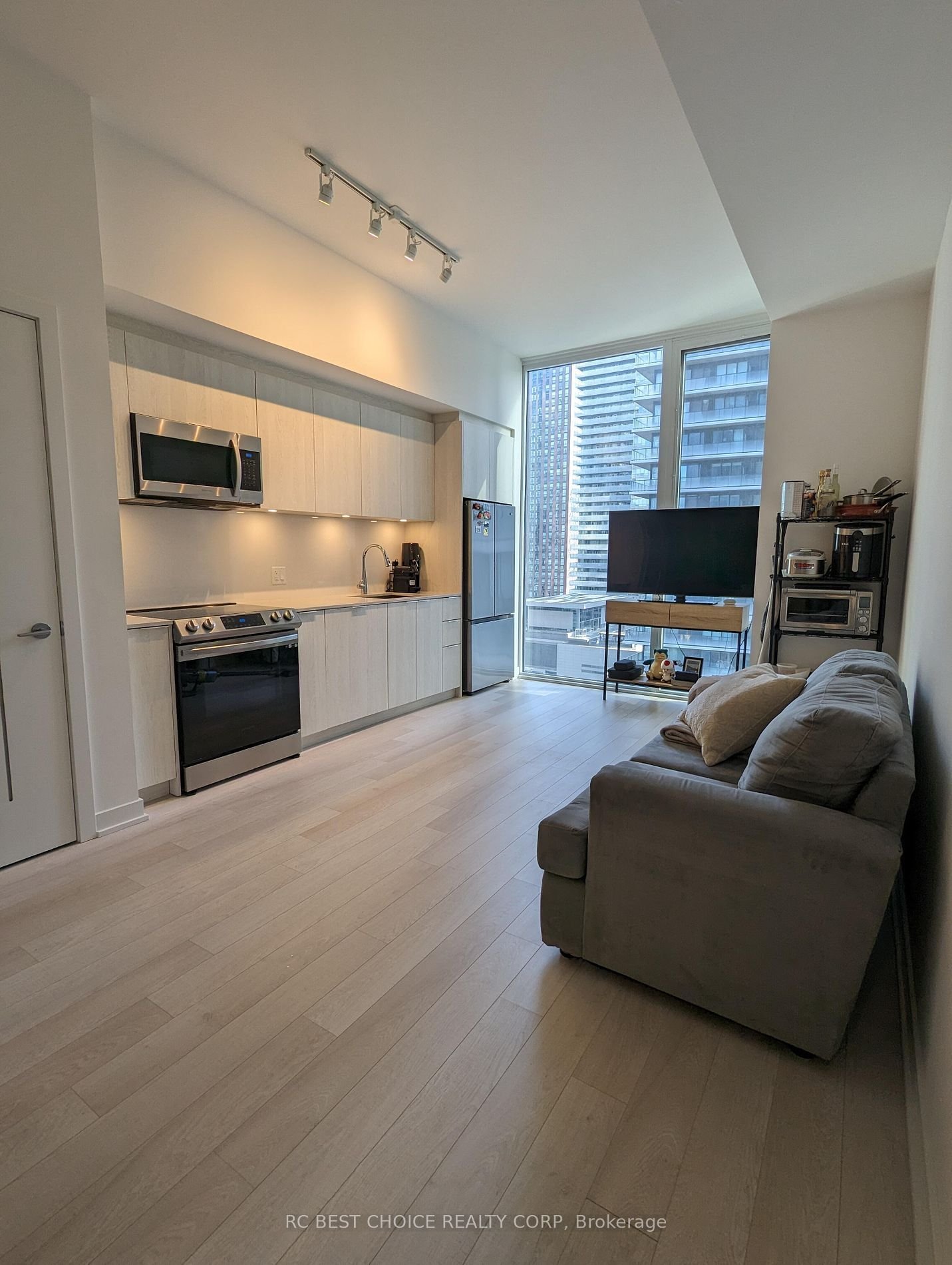 357 King St W, unit 1606 for rent - image #3