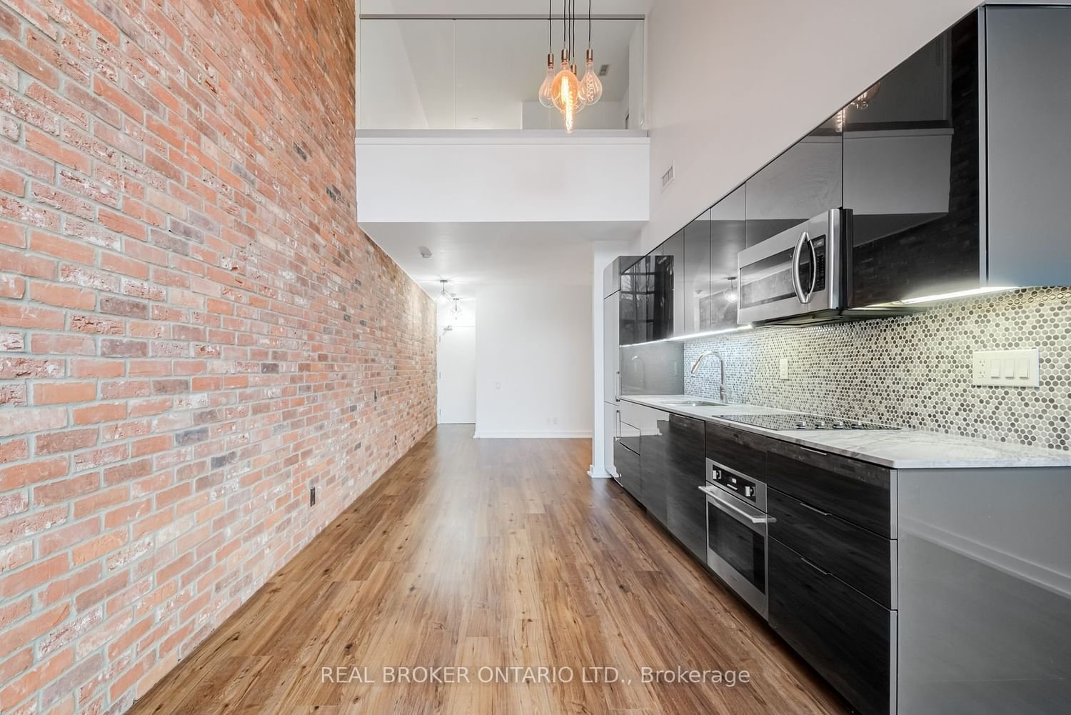 5 Hanna Ave, unit 111 for rent - image #1