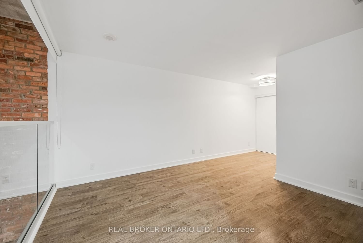 5 Hanna Ave, unit 111 for rent - image #11