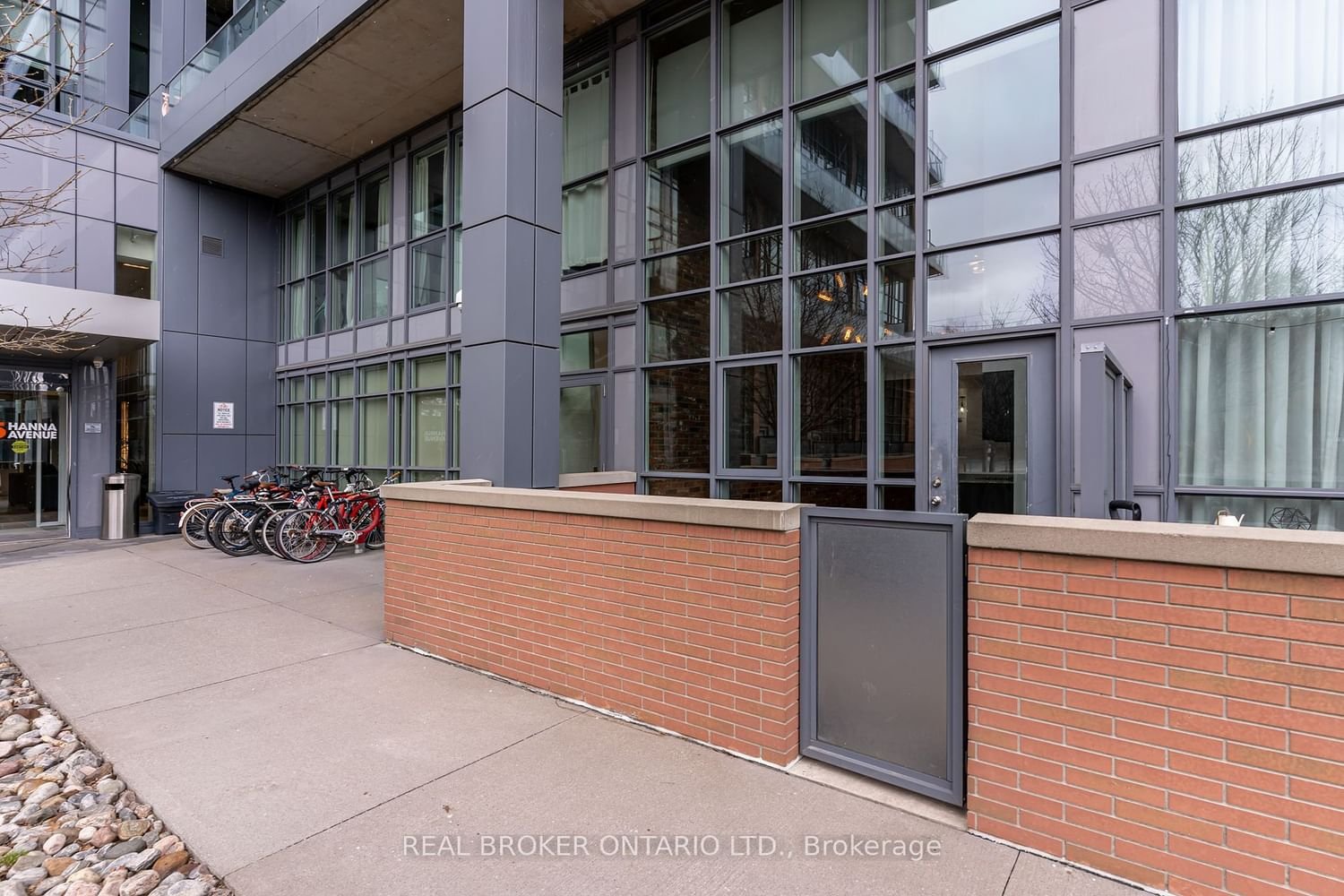 5 Hanna Ave, unit 111 for rent - image #18