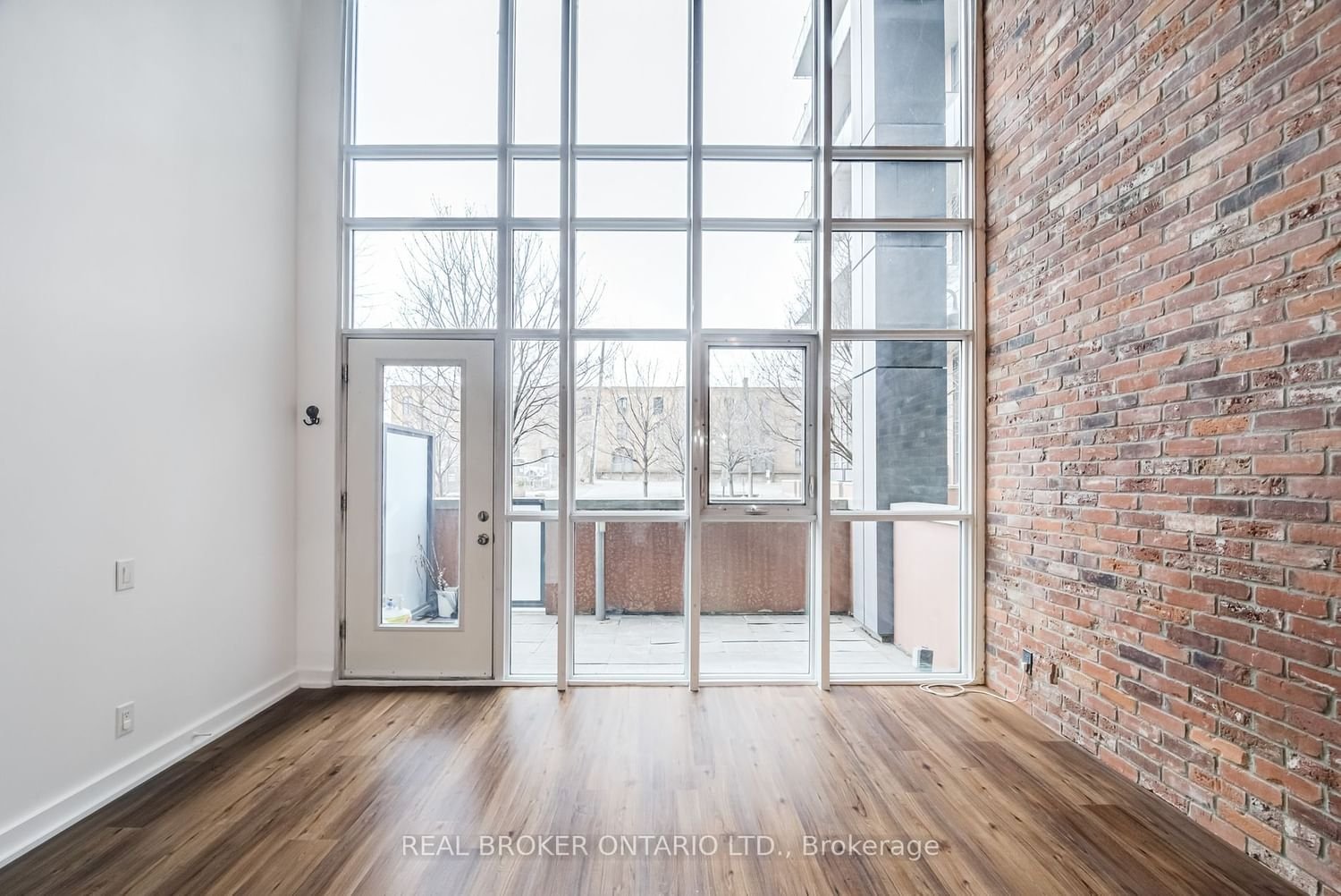 5 Hanna Ave, unit 111 for rent - image #2