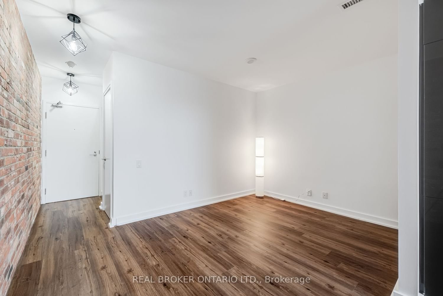5 Hanna Ave, unit 111 for rent - image #6