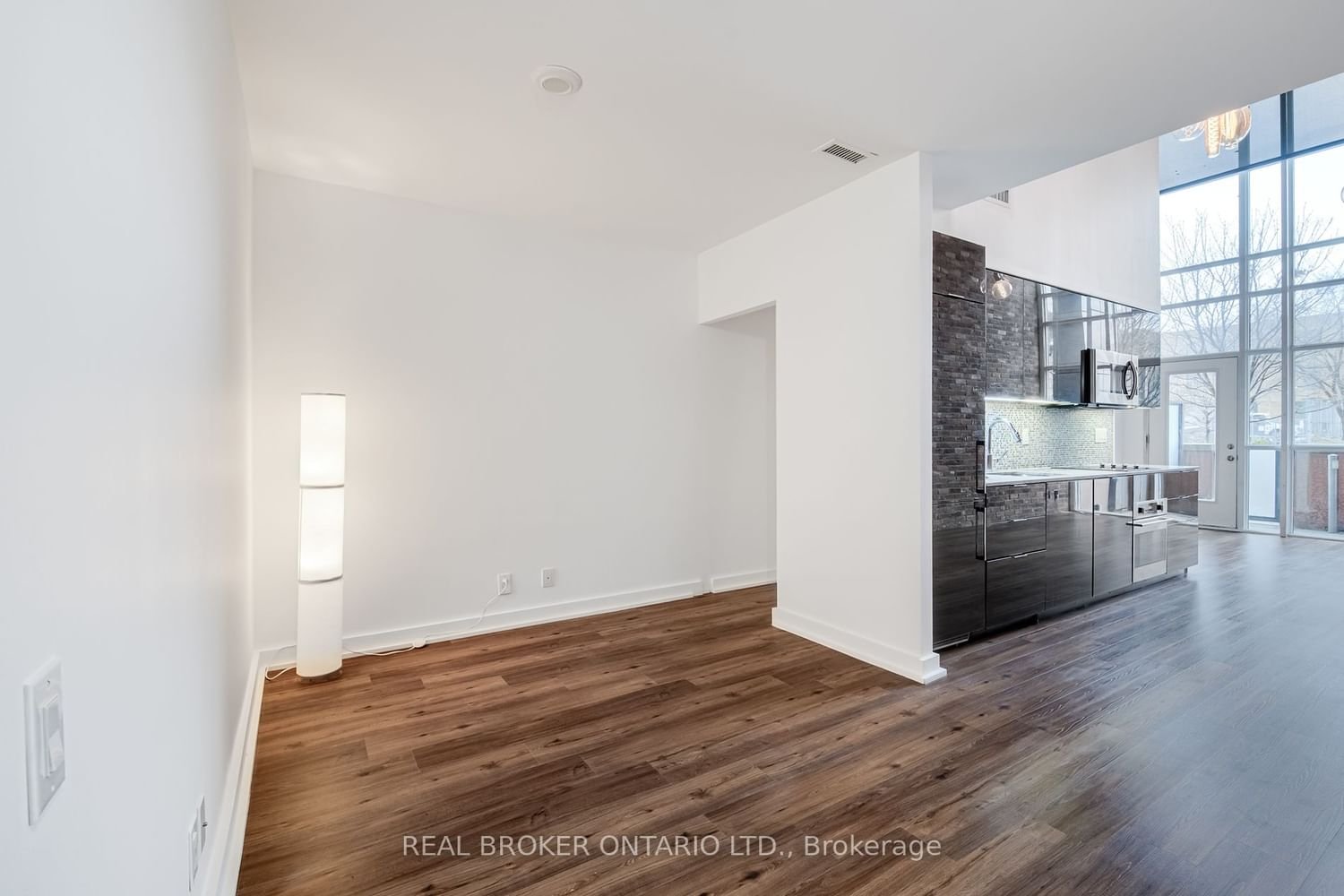5 Hanna Ave, unit 111 for rent - image #7
