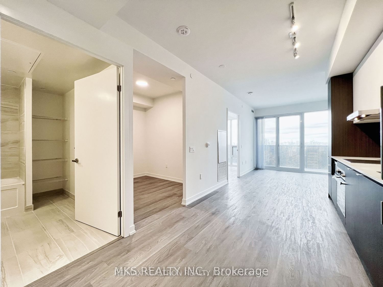 55 Cooper St, unit 6303 for sale - image #3