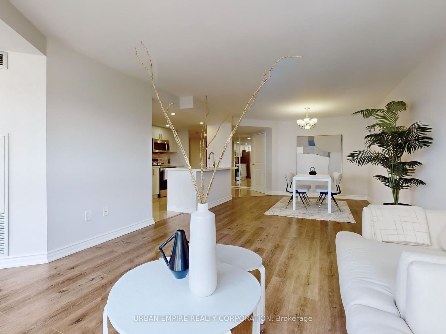 10 Kenneth Ave, unit 906 for sale - image #4