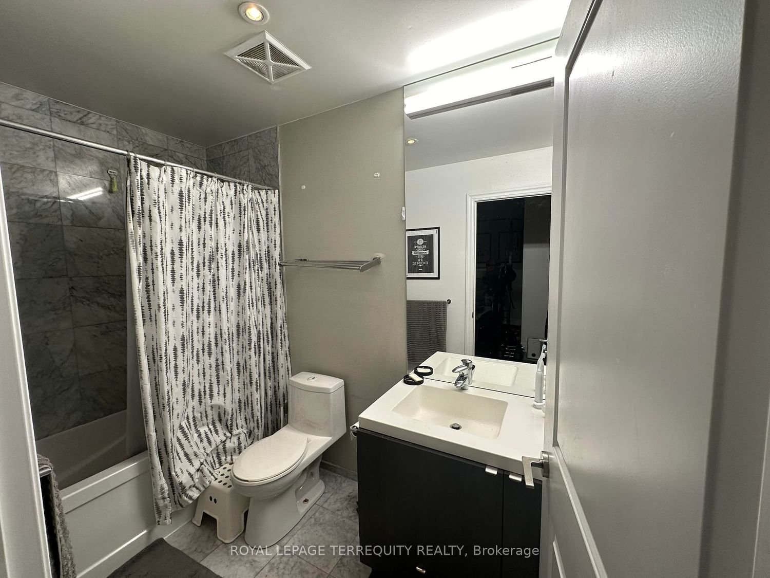 8 The Esplanade Ave, unit 1704 for rent - image #3