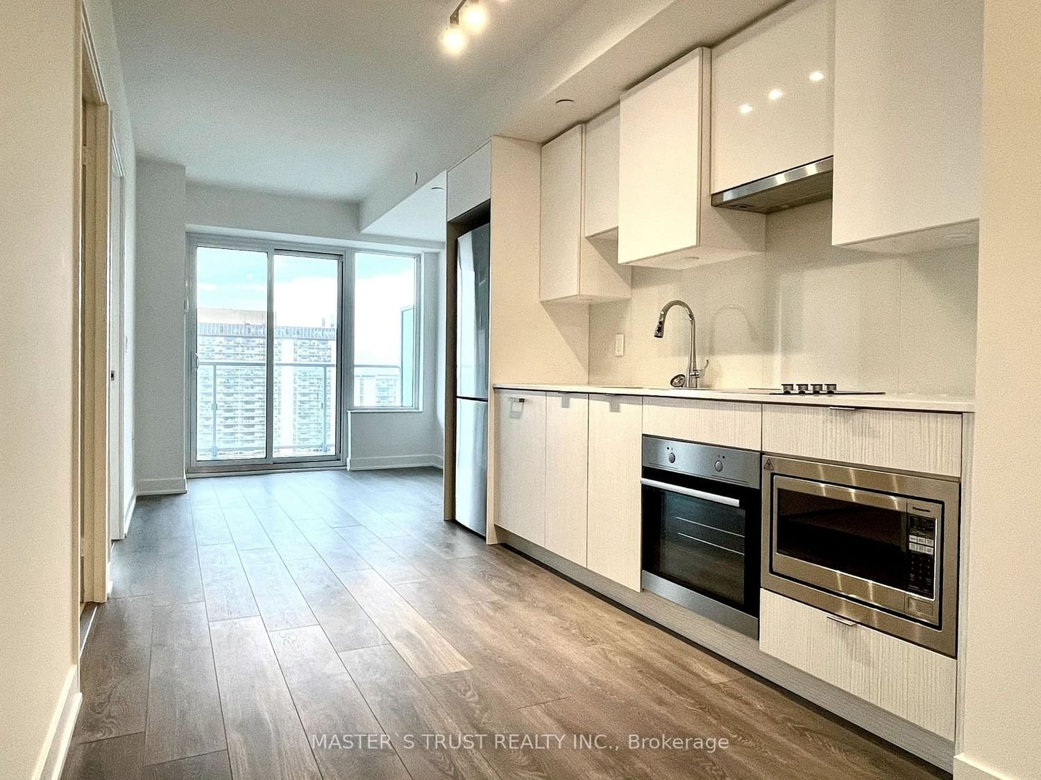 99 Broadway Ave, unit 2301 for rent - image #4