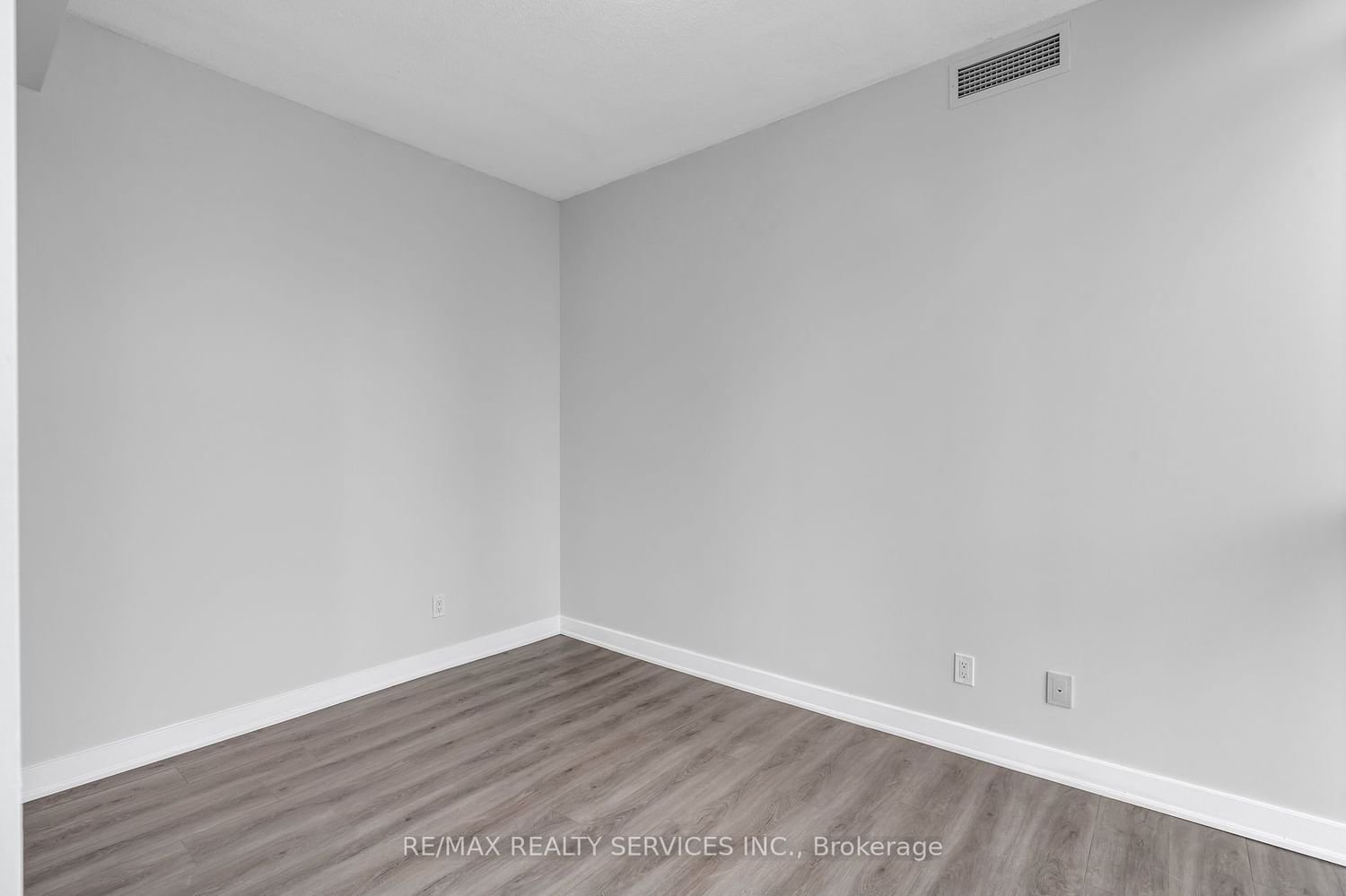 126 Simcoe St, unit 3008 for rent - image #14