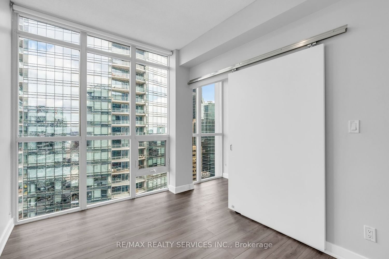 126 Simcoe St, unit 3008 for rent - image #15