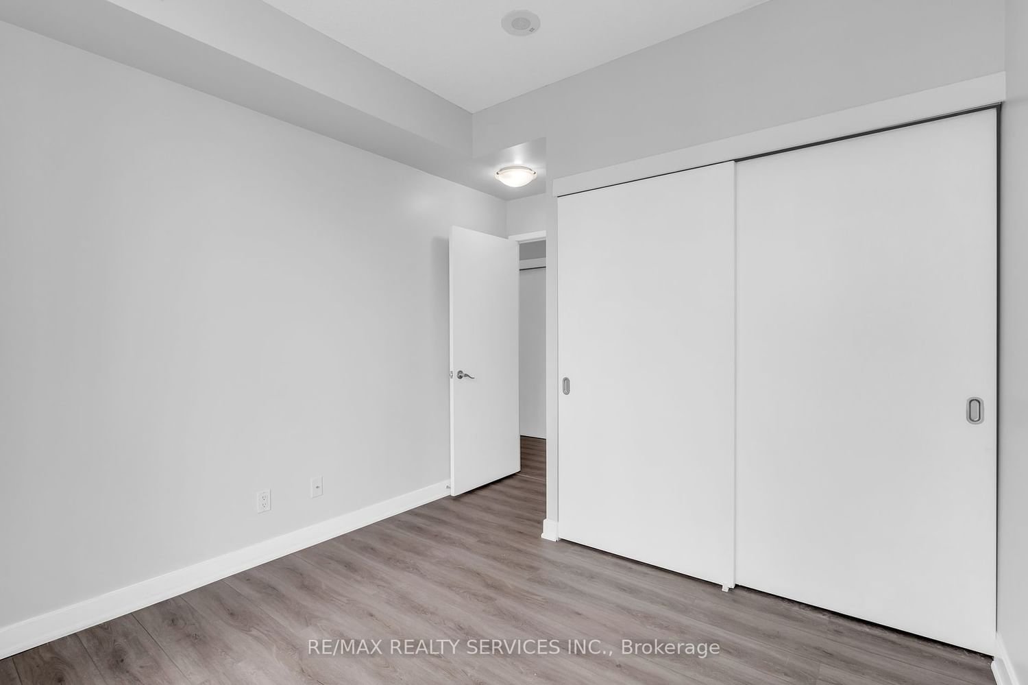 126 Simcoe St, unit 3008 for rent - image #9
